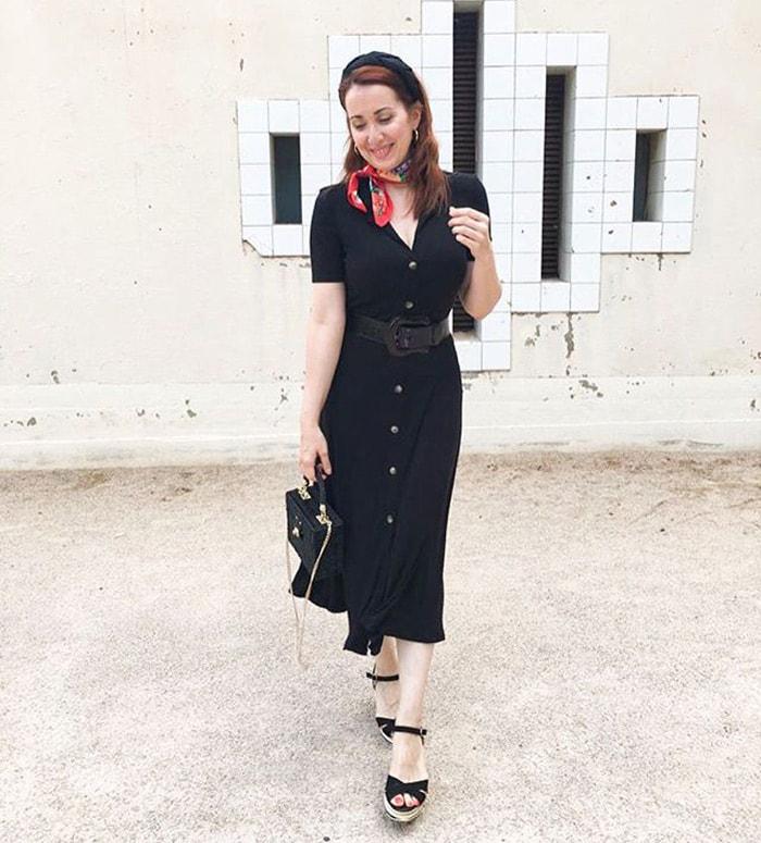 Patricia wearing a flattering outfit for the hourglass | 40plusstyle.com