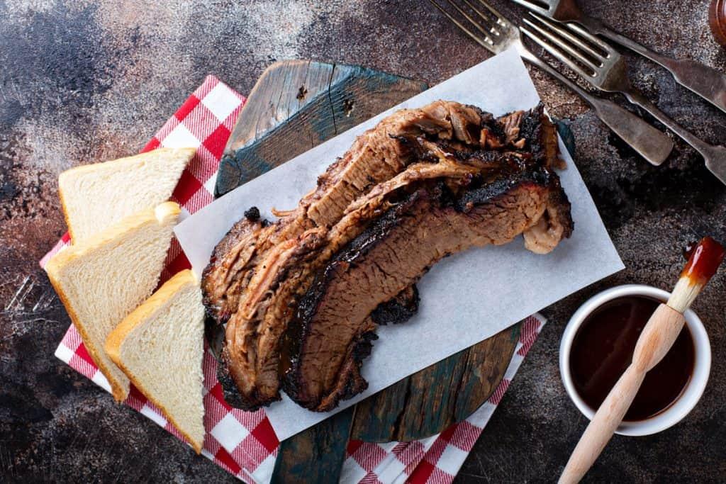 3 brisket slices with toast bread