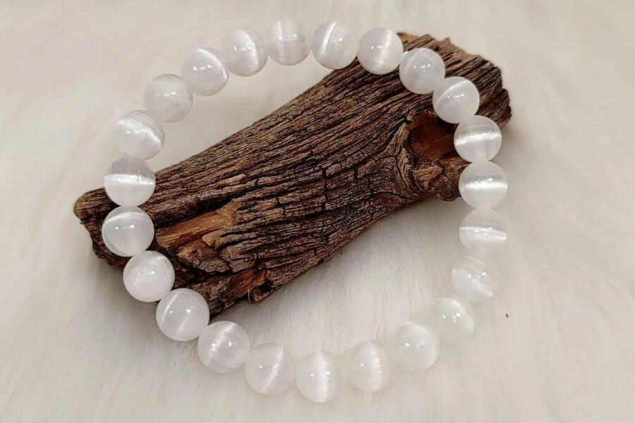 A pretty satin spar beaded bracelet