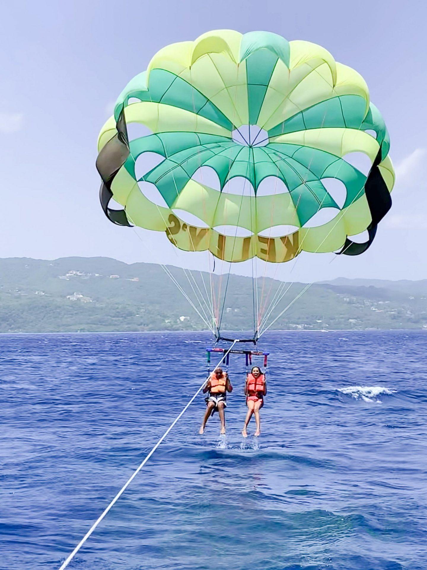 A Quick Guide To Tipping Parasailing Guides