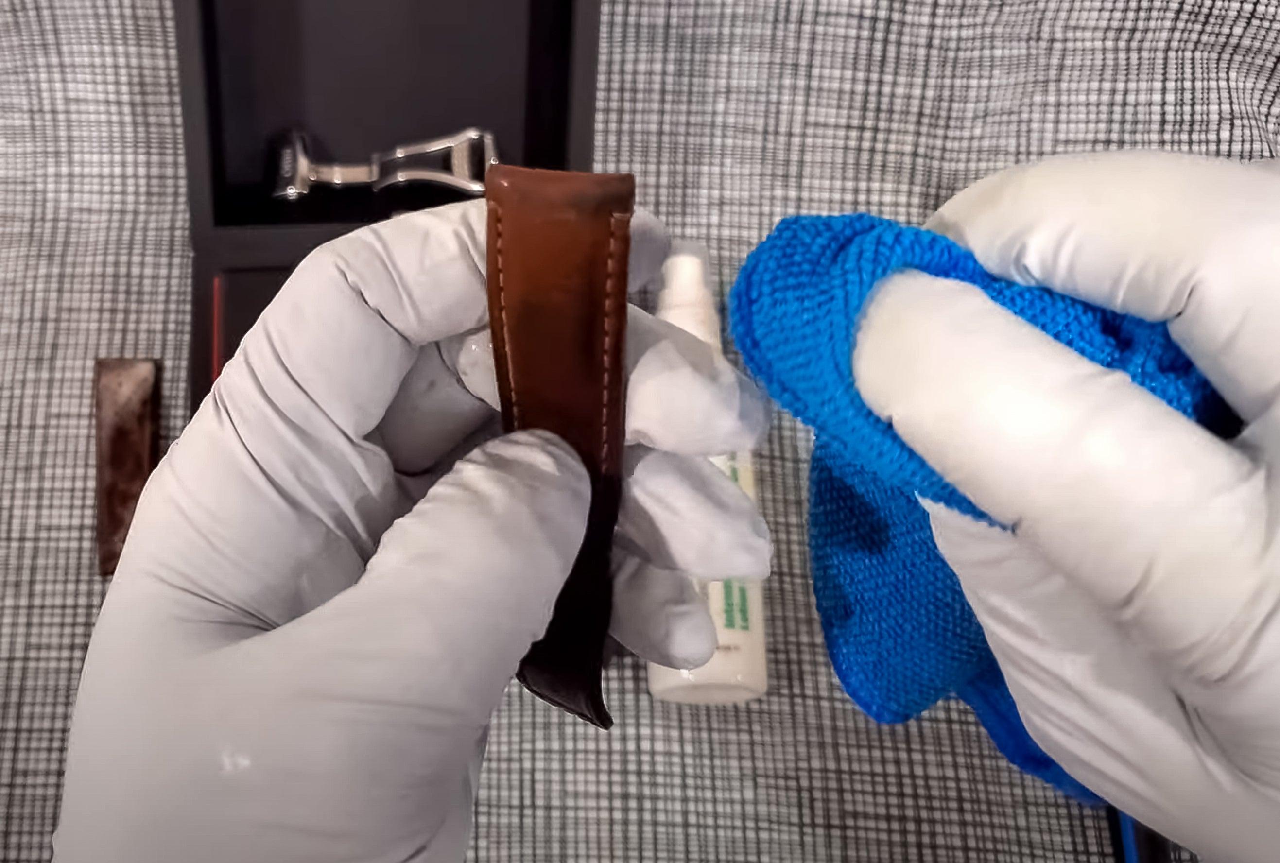 Cleaning leather accessories | Peroz