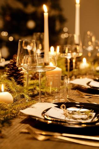 Glassware for extendable dining table