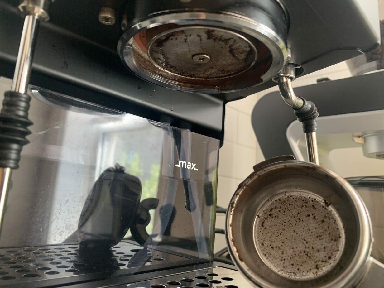 cleaning dirty gaggia espresso machine and portafilter
