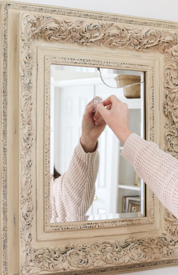 HOW TO HANG A WREATH ON A MIRROR 5
