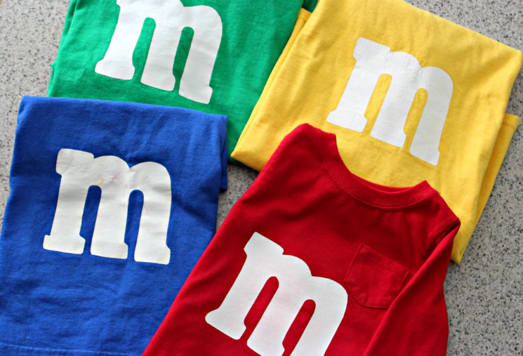 Fun, easy to make DIY M&M costumes. inspired by the classic M&M candies. FUN idea for last minute costumes and great for family costumes or group costumes! from livewellplaytogether.com #halloween #diycostumes #groupcostumeideas #costumesideasforkids