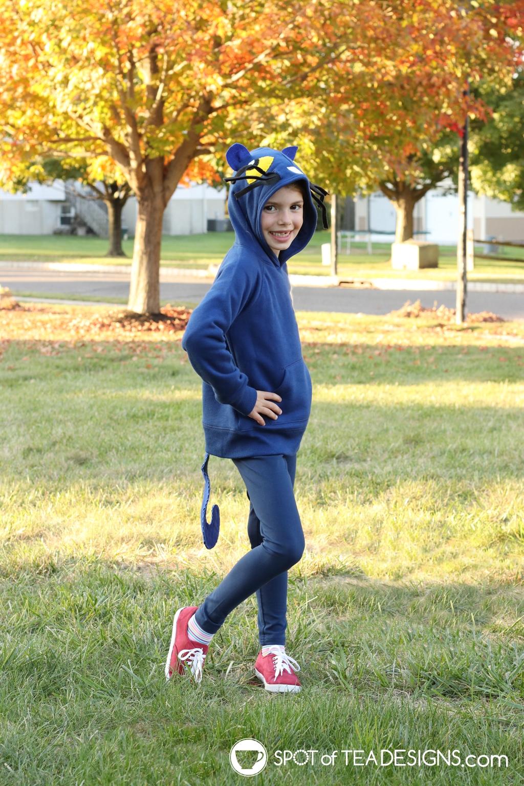 Pete the Cat DIY Hoodie Halloween Costume | Spotofteadesigns.com