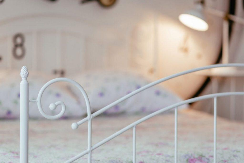 How to Paint Your Bed Frame and What to Avoid When Doing It