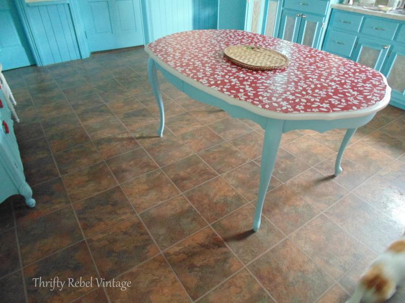 kitchen vinyl plank flooring before removal