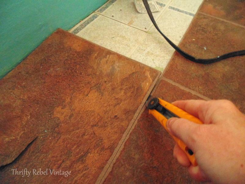 removing vinyl plank floating floor / Thrifty Rebel Vintage