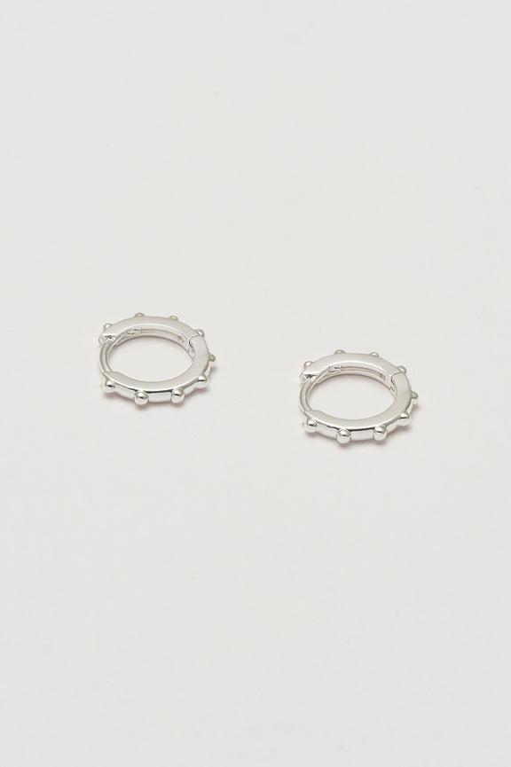 What Are Huggie Earrings And How To Wear Them?